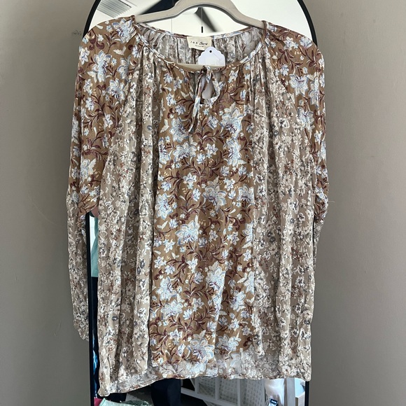 1.4.3. Story by Line Up Tops - NWT 1 4 3 Story Floral Print Women's Top